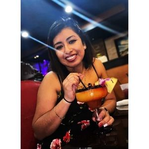 Meet your Posher, Yanet